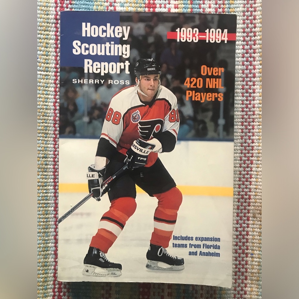 Hockey Scouting Report 1993-1994,Eric Lindros on cover, Softcover